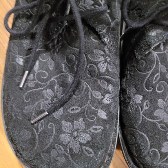 Alegria Brenna Bree Stroll Black Floral Embossed Rocker Suede Shoes 42 11.5 12 - Picture 2 of 8